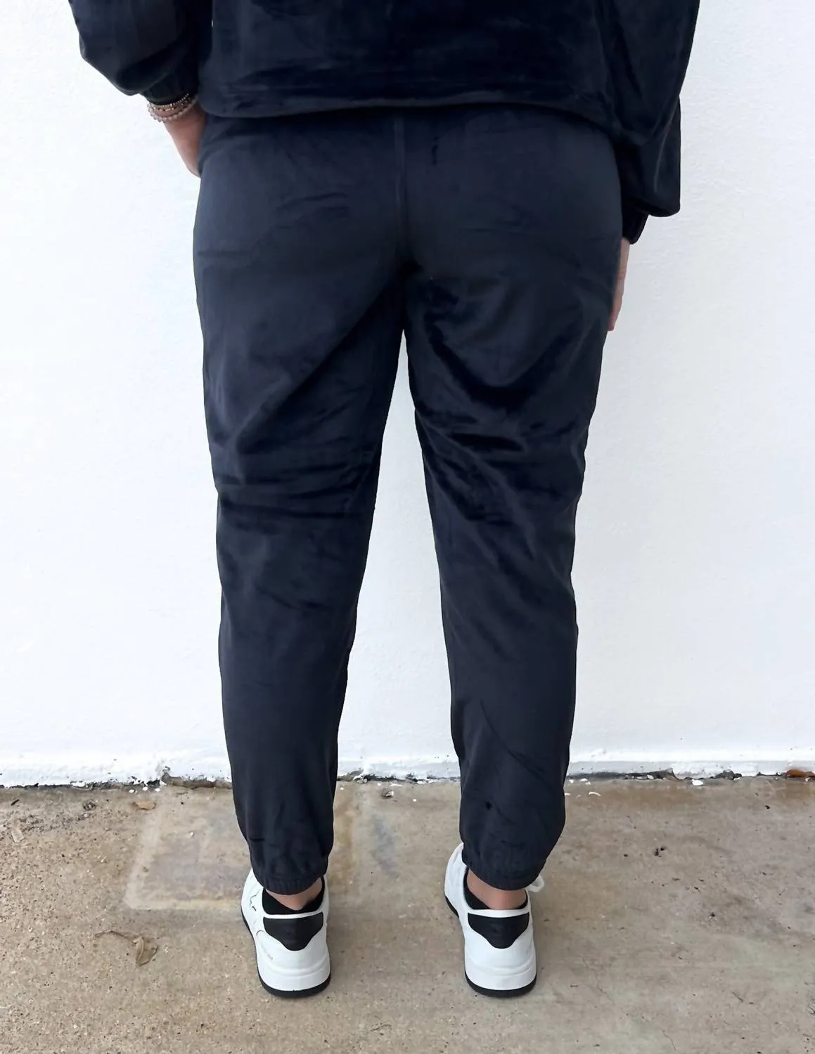 Go Out With A Bang Pullover   Jogger Set In Black